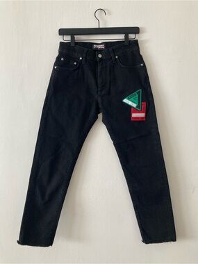 Represent black paint Jean size 28